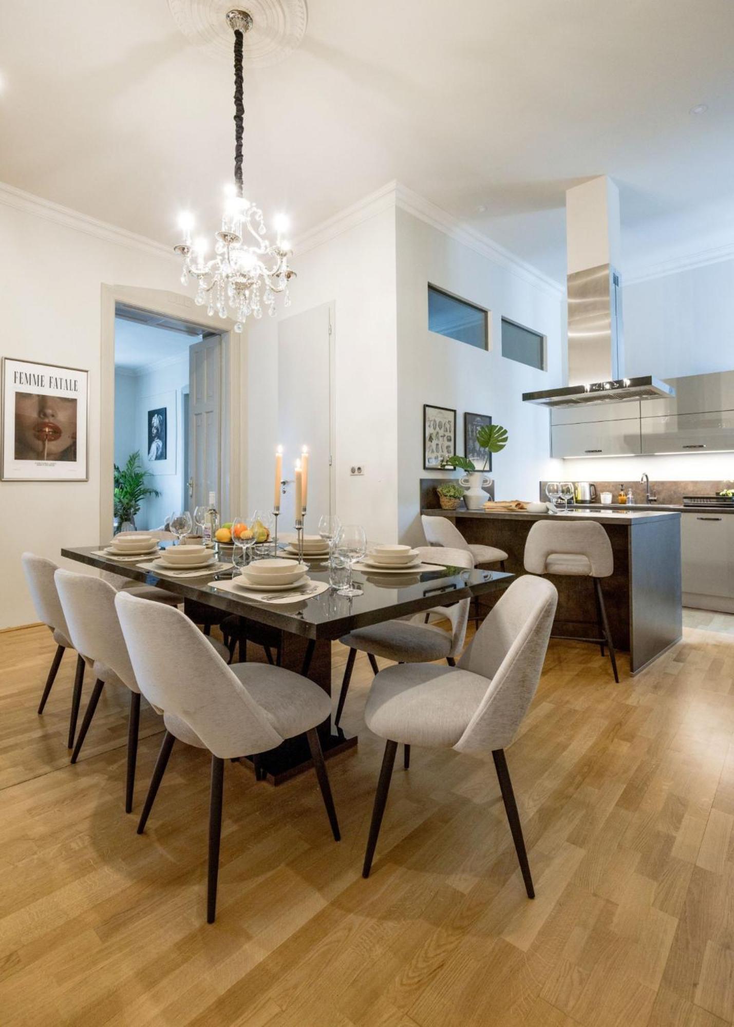 Timeless Elegant Apartment By Opera House Budapest Exterior photo