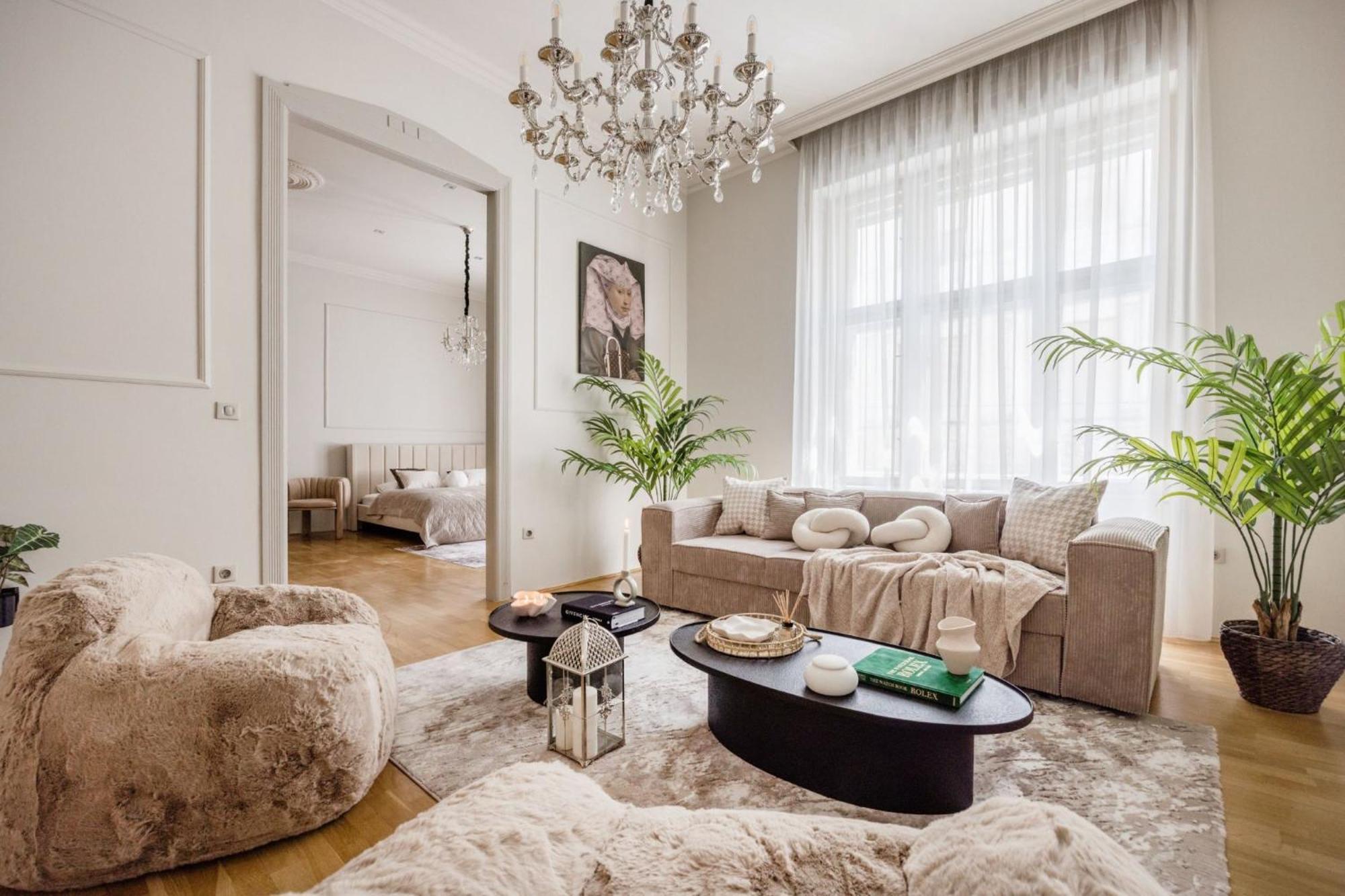 Timeless Elegant Apartment By Opera House Budapest Exterior photo